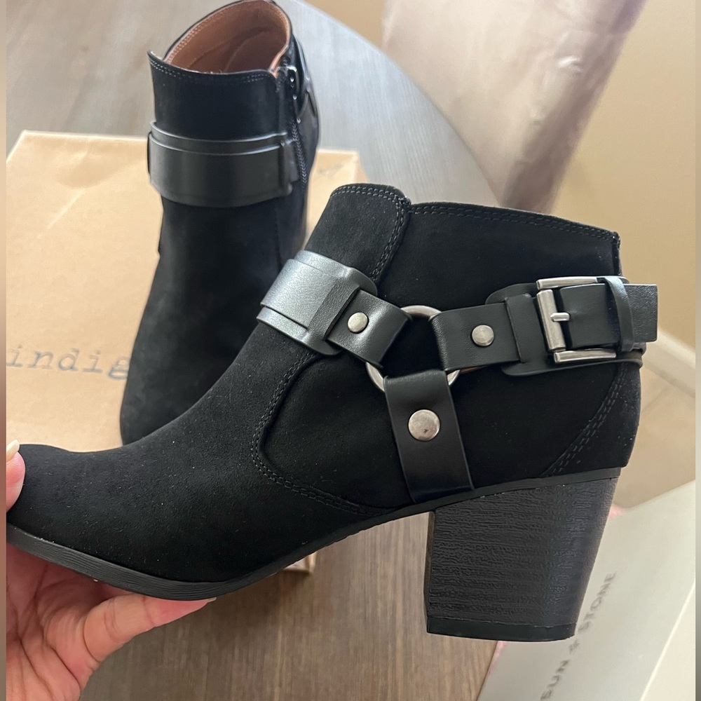 Indigo Black Suede Buckled Harness Block Heel Ankle Boots! 
Worn once